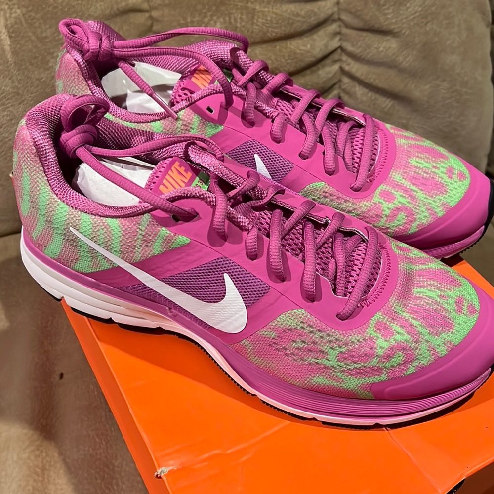 Nike womans air Pegasus + 30 LE sz 11.5 new in box